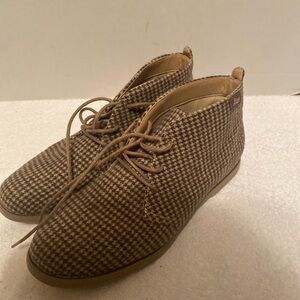Bass Tan and Brown Houndstooth Ankle Booties